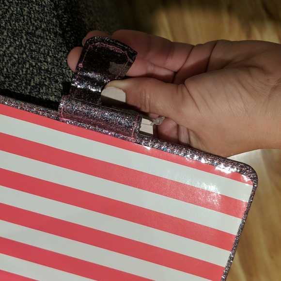 Sparkling Victoria's Secret magnetic journal - Picture 7 of 8